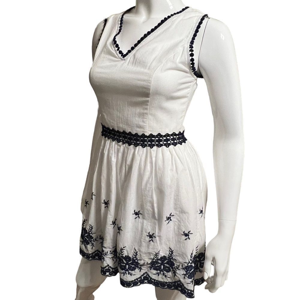 SALE 15.00 Altae’d State Mini Sundress Dress White & Navy Embroidered size Small - Picture 5 of 9